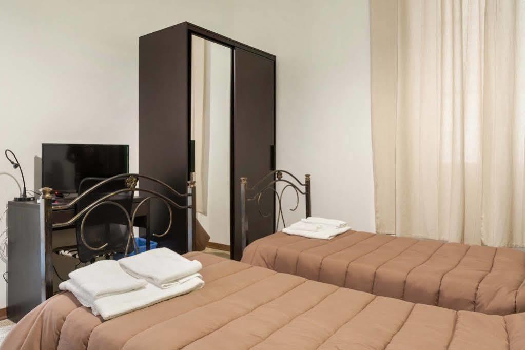 Tra L'Etna E Il Mare B&B คาตาเนีย ภายนอก รูปภาพ
